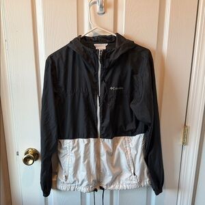 Columbia Men's Black and Gray Windbreaker